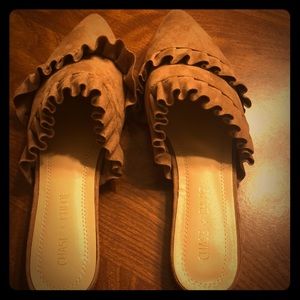NWOT-Chase + Chloe suede slides.